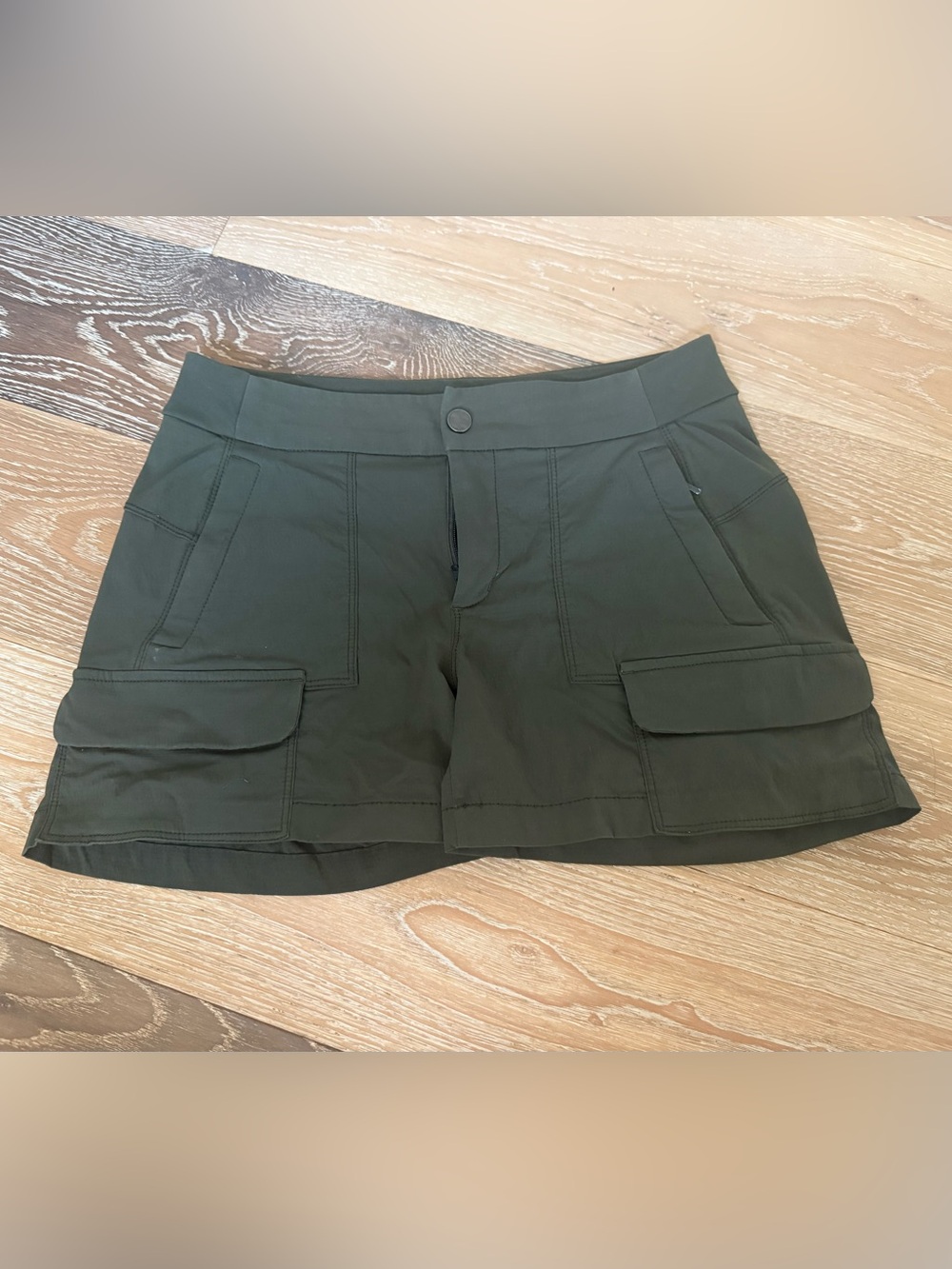 Athleta Trekkie Olive Green Shorts size 6